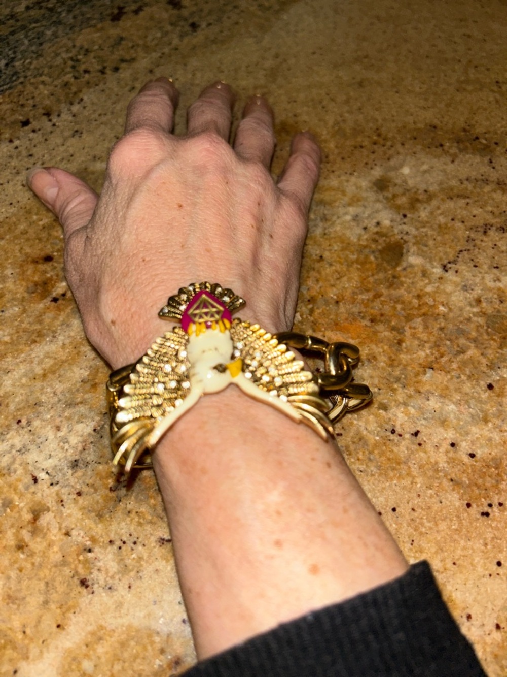 RARE!! VTG! BETSY JOHNSON Gold Eagle Heart stretch bracelet - Red & White Enamel